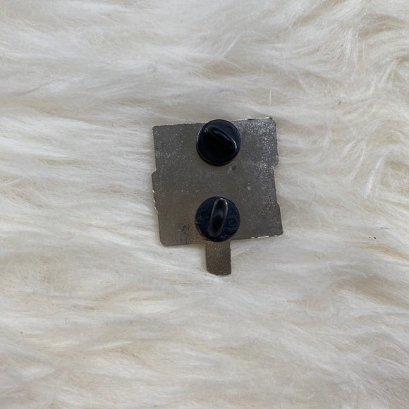 SpongeBob enamel pin - Picture 3 of 3